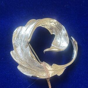 NWT Signed Monet Silver Tone Textured Fern Leaf Pin Brooch